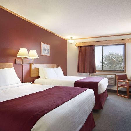 Super 8 By Wyndham Eveleth Motel Kültér fotó